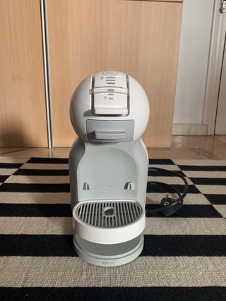 Cafetera Nescafe Dolce Gusto de segunda mano por 38 EUR en Sevilla en  WALLAPOP