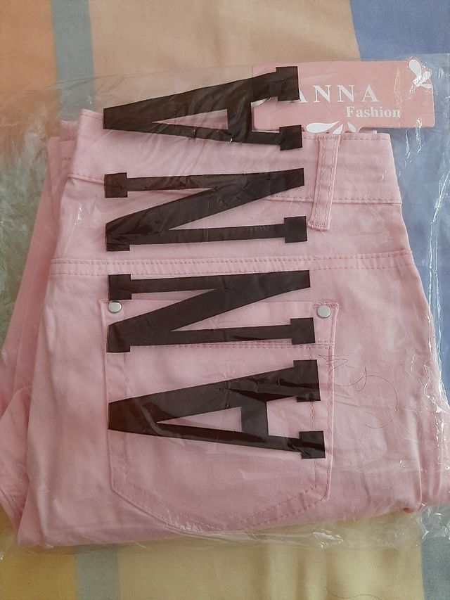 Pantalón 5 bolsillos rosa.