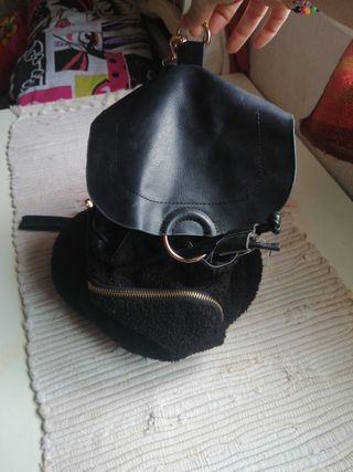 Mochila negra de segunda mano por 10 EUR en Gavarres en WALLAPOP