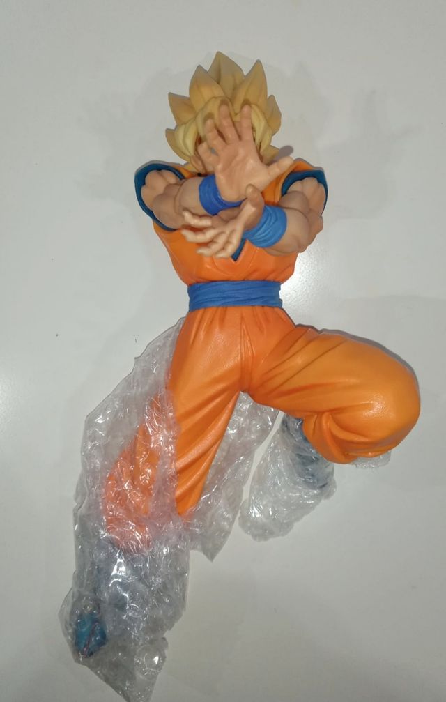 Figura Son Goku Super Saiyan Battle Dragon Ball