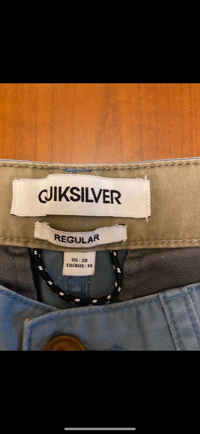 Bermudas Quiksilver . Talla 14 años
