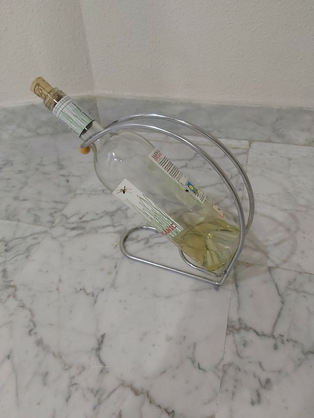 Servidor botella vino