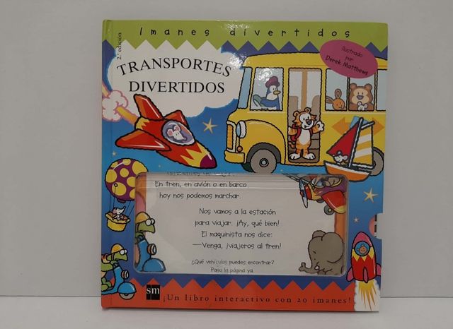 Libro con imanes de transportes divertidos.