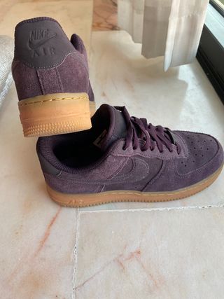 Nike Air force 1 moradas cuero\\/ante. de segunda mano por 45 EUR en Los  Barrios en WALLAPOP