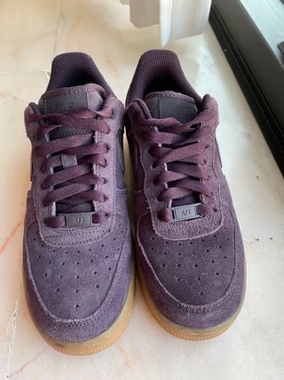 Nike Air force 1 moradas cuero\\/ante. de segunda mano por 45 EUR en Los  Barrios en WALLAPOP