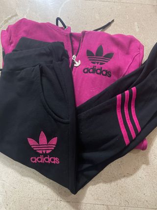 Chándal Adidas rosa y negro de segunda mano por 20 EUR en Murcia en WALLAPOP
