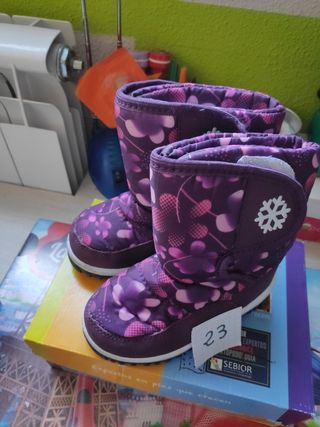 Botas nieve niña N° 23 de segunda mano por 15 EUR en Salamanca en WALLAPOP