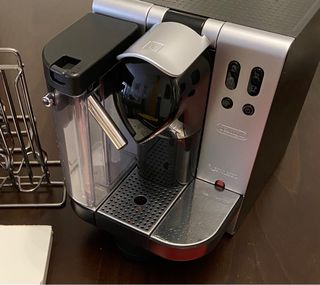 Cafetera Nespresso De\\'Longhi Lattissima F321 de segunda mano por 80 EUR en  Valencia en WALLAPOP