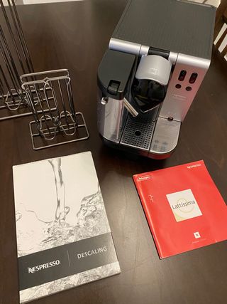 Cafetera Nespresso De\\'Longhi Lattissima F321 de segunda mano por 80 EUR en  Valencia en WALLAPOP