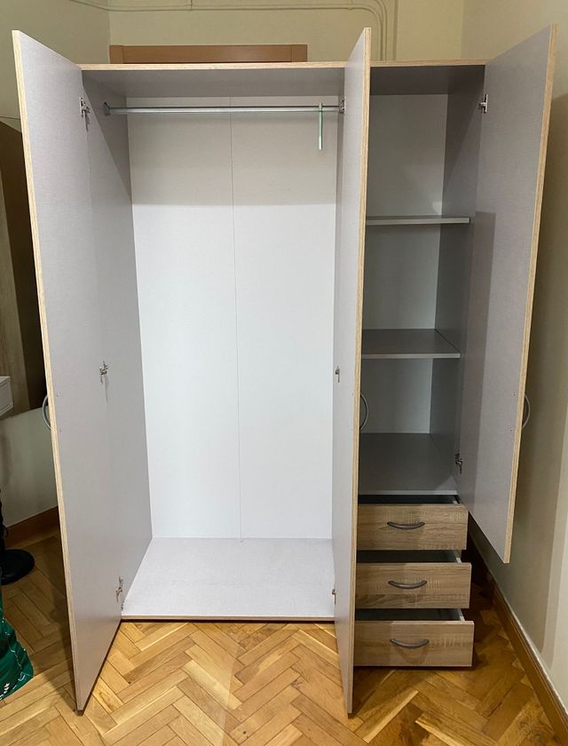 ARMARIO MADERA EN PERFECTO ESTADO