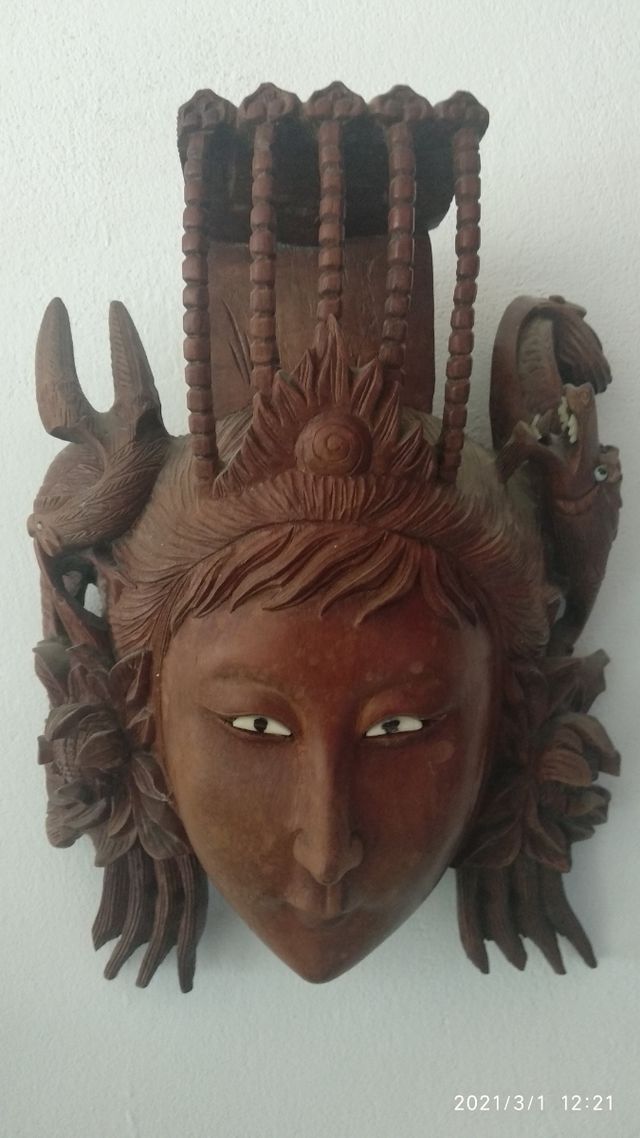 Asiaticas de palo de rosa. Máscara