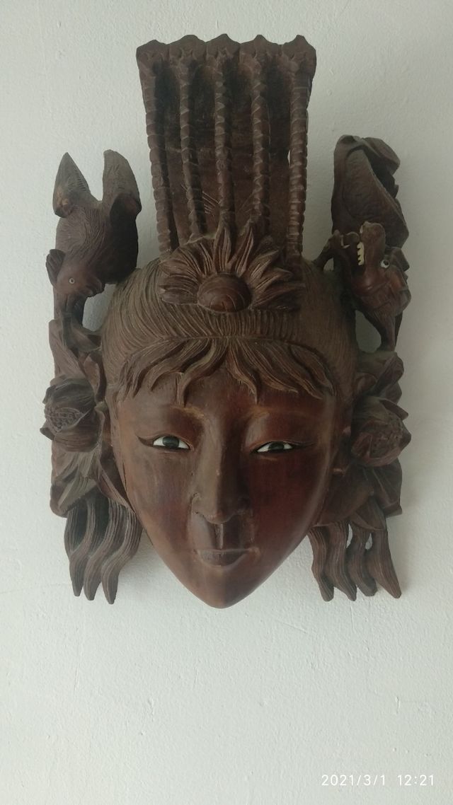 Asiaticas de palo de rosa. Máscara