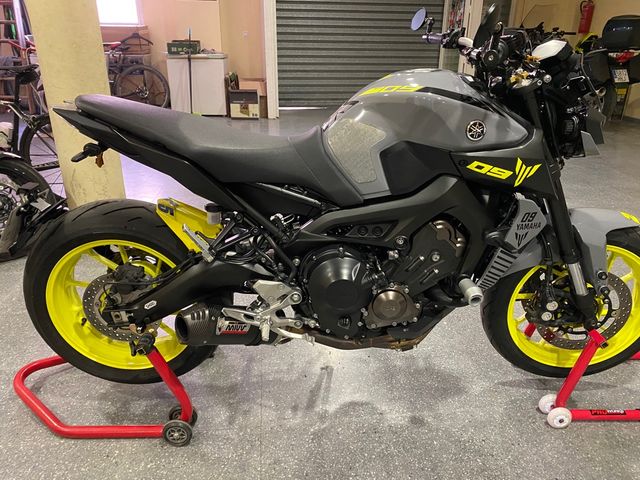 YAMAHA MT09