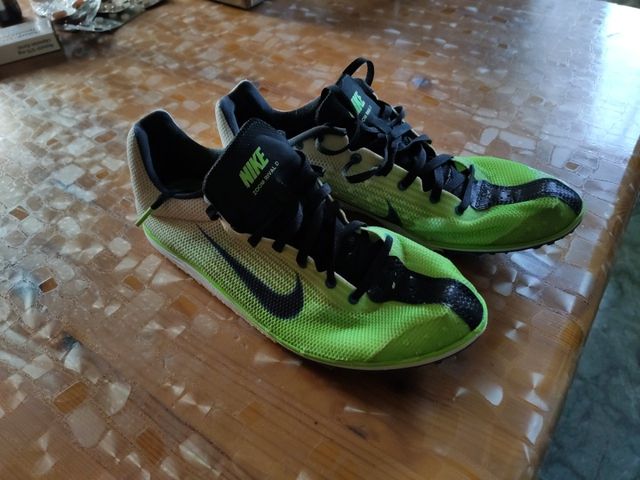 ZAPATILLAS DE CLAVOS NIKE