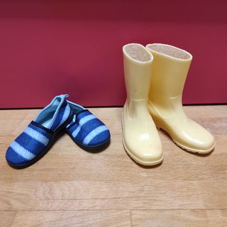 Zapatillas andar por casa, botas agua y botas de segunda mano por 3 EUR en  Alcorcón en WALLAPOP