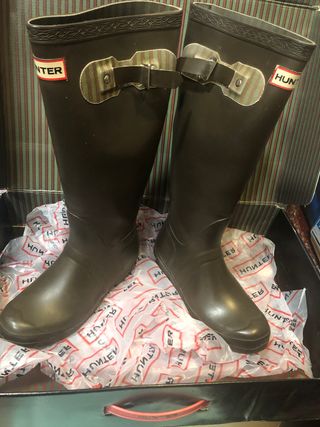 Botas altas de agua. HUNTER chica de segunda mano por 50 EUR en León en  WALLAPOP