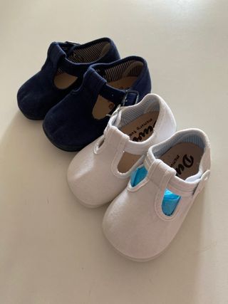 Zapatos de bebé talla 20 y 21 de segunda mano por 5 EUR en Aranda de Duero  en WALLAPOP