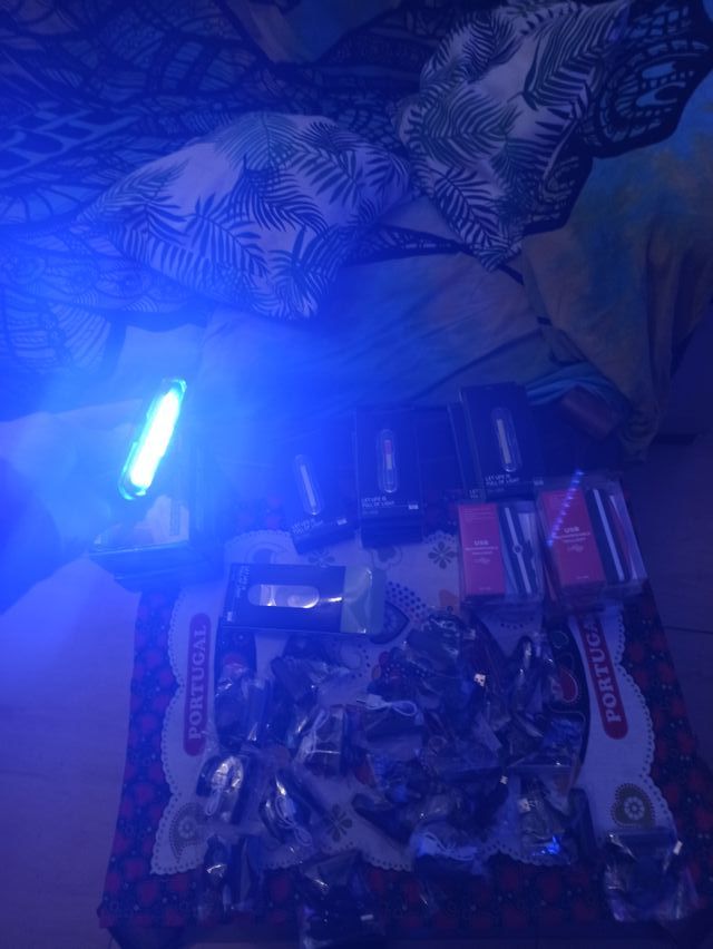 Luz LED recargable USB nueva