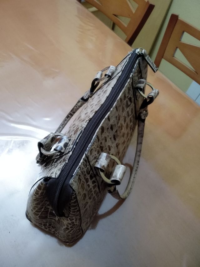 BOLSO GRABADO.