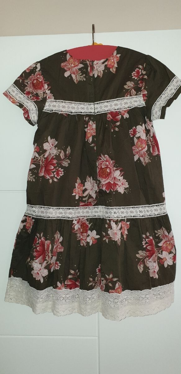 Vestido estampado con encaje