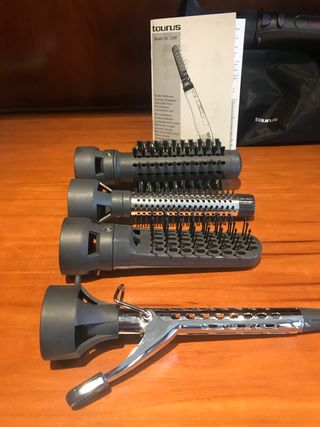 Secador-moldeador de pelo Taurus Air 1200 W de segunda mano por 20 EUR en  Salamanca en WALLAPOP
