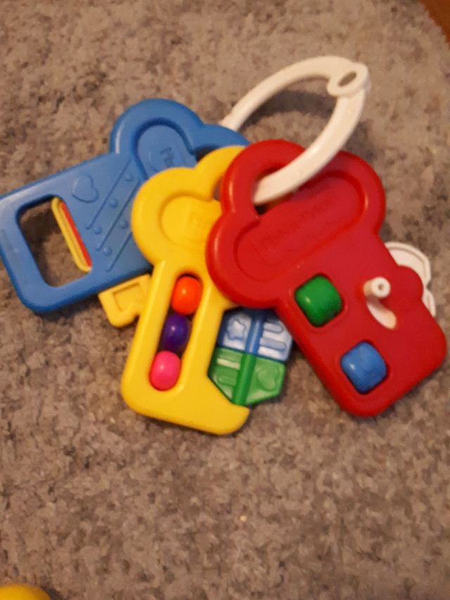 Llavero para bebé de Fisher Price.