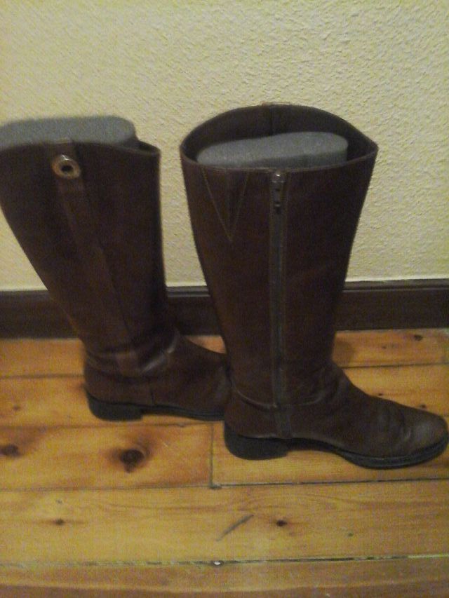 Botas Altas de Piel. Marrón Caramelo.