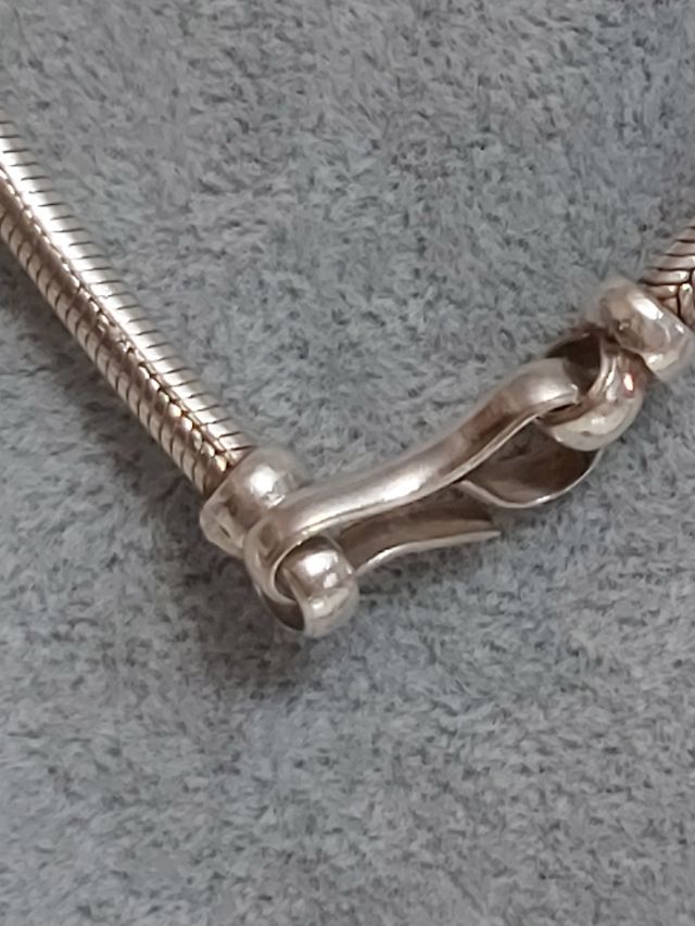 Cadenas de Plata maziza.