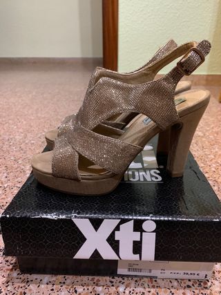 Zapatos fiesta Xti de segunda mano por 25 EUR en Elche en WALLAPOP