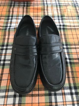 ZAPATOS HOMBRE TALLA 45 de segunda mano por 25 EUR en Vigo en WALLAPOP
