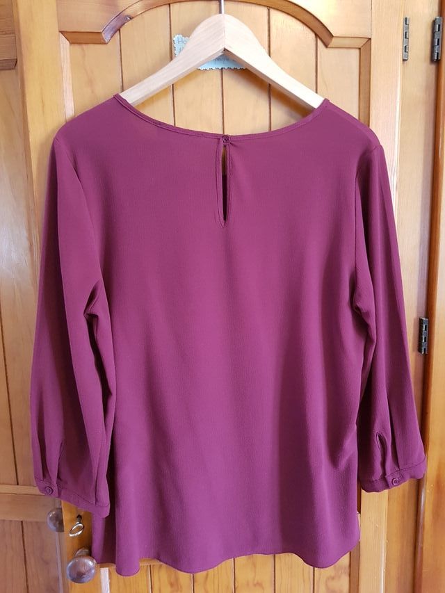 Blusa color burdeos
