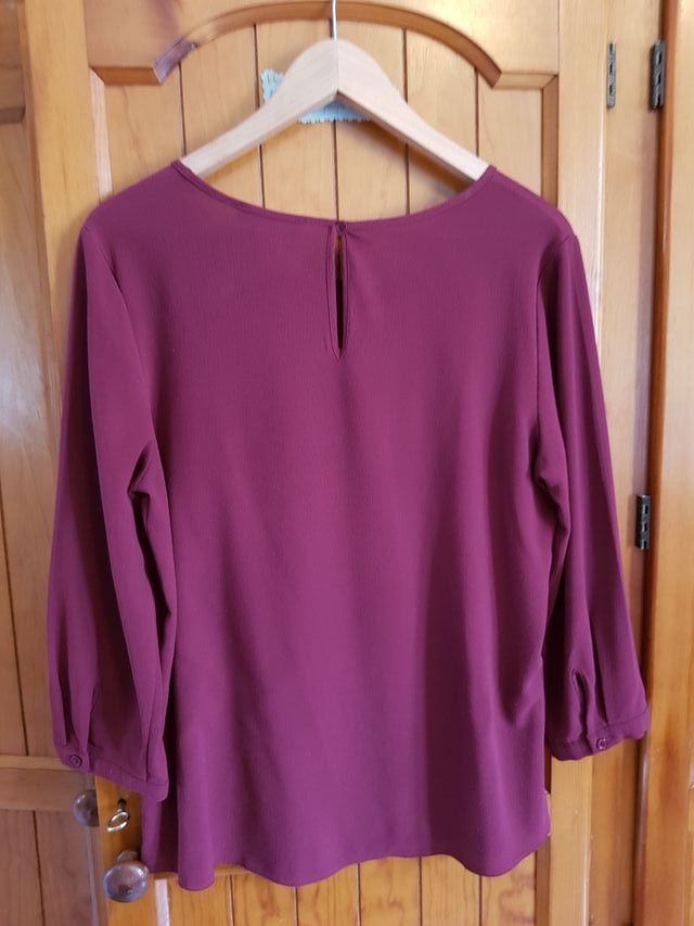 Blusa color burdeos