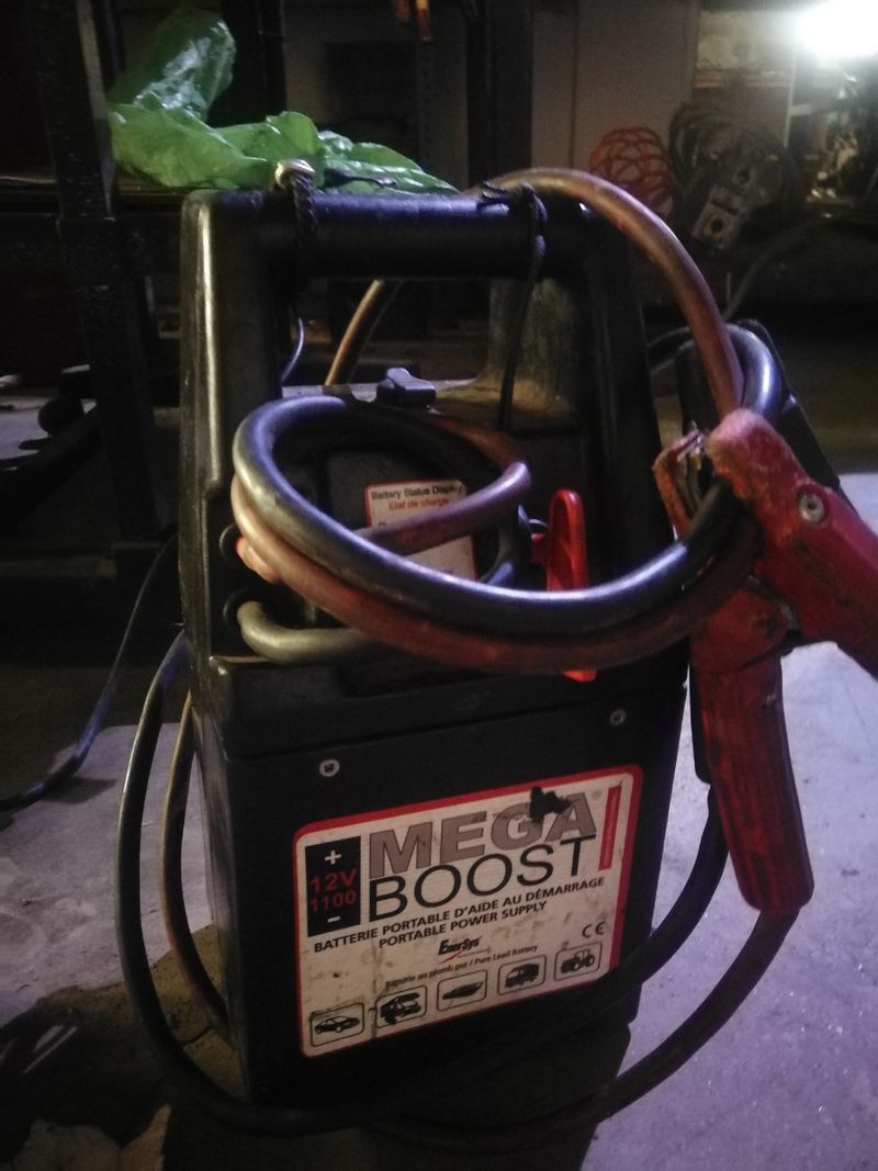 ARRANCADOR BATERIAS 12Vol. MEGABOOST 1.100AMP