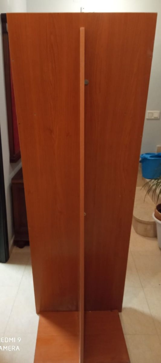 mueble expositor de madera