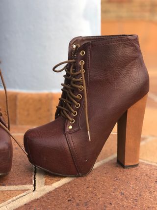 Botines plataforma marrones marypaz t35 de segunda mano por 3 EUR en Cádiz  en WALLAPOP