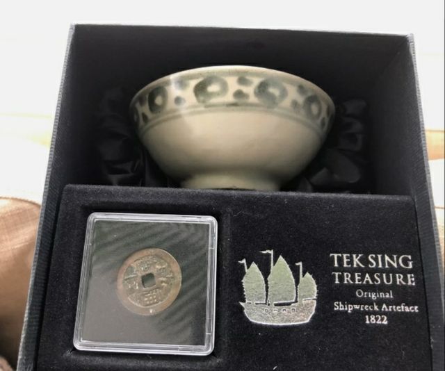 MONEDA Y JARRON CHINO DE NAUFRAGIO.1822."TEK SING"