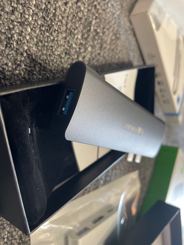 HUB USB C Thunderbolt · Nuevo a estrenar