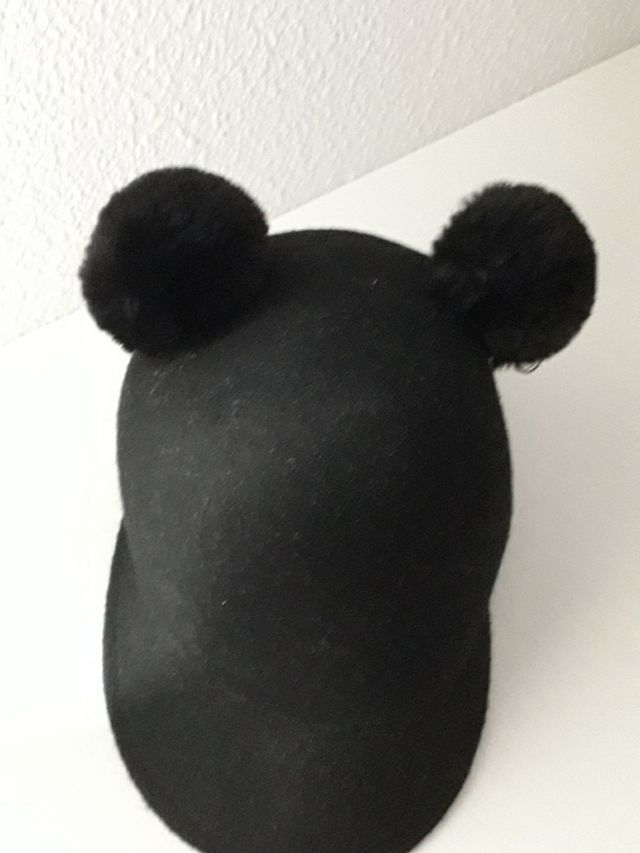 sombrero con pompones