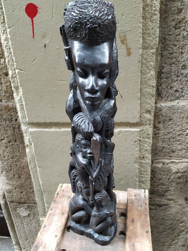 ESCULTURA AFRICANA PRECIOSA Y MUY BIEN  TALLADA