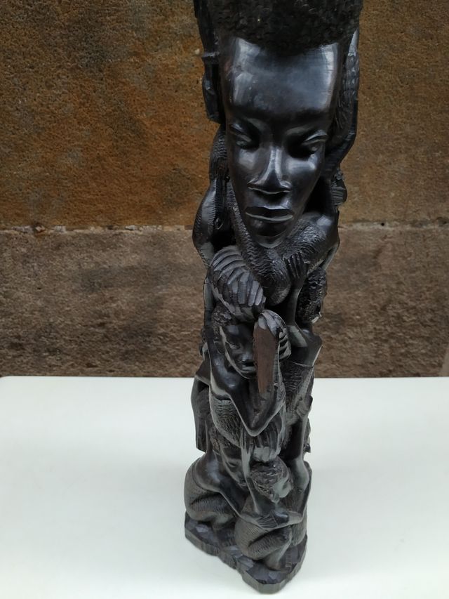 ESCULTURA AFRICANA PRECIOSA Y MUY BIEN  TALLADA