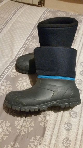 Botas agua Quechua de segunda mano por 8 EUR en Madrid en WALLAPOP