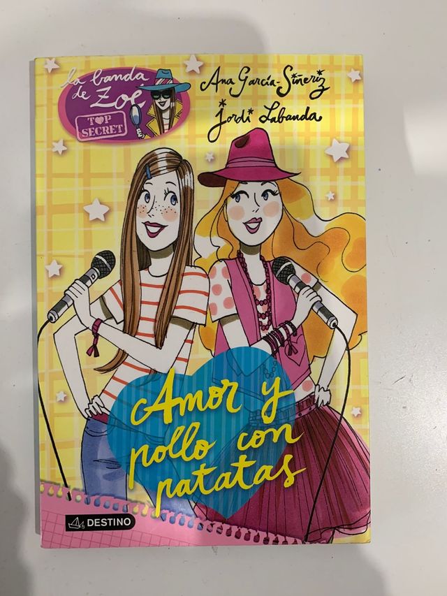 Amor y pollo con patatas . Gatos ,espías y rollito