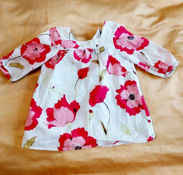 Vestidito de 6 a 9 meses.