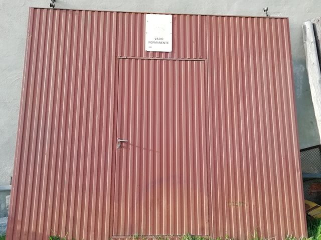 Puerta de garaje. de segunda mano por 225 € en Cabezuela en WALLAPOP