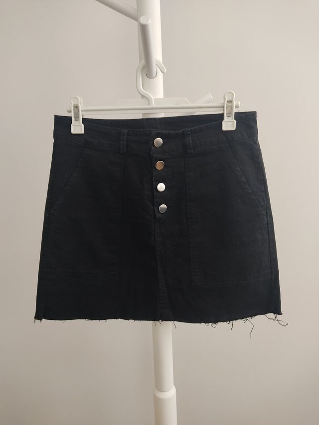 Falda corta negra