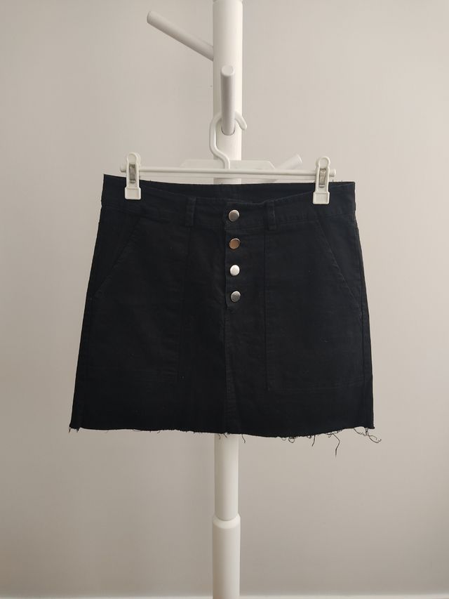 Falda corta negra