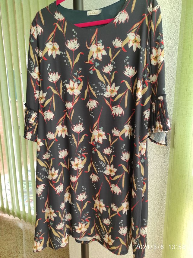 vestido azul marino con flores talla 52