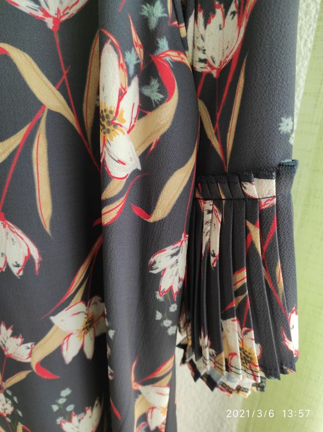 vestido azul marino con flores talla 52