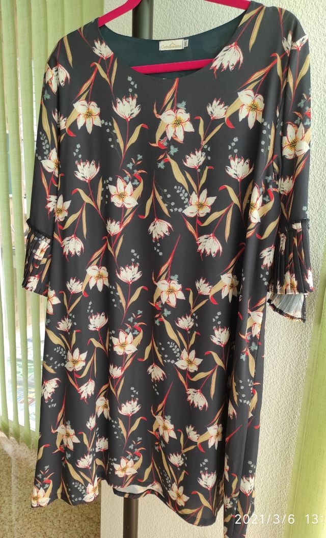 vestido azul marino con flores talla 52