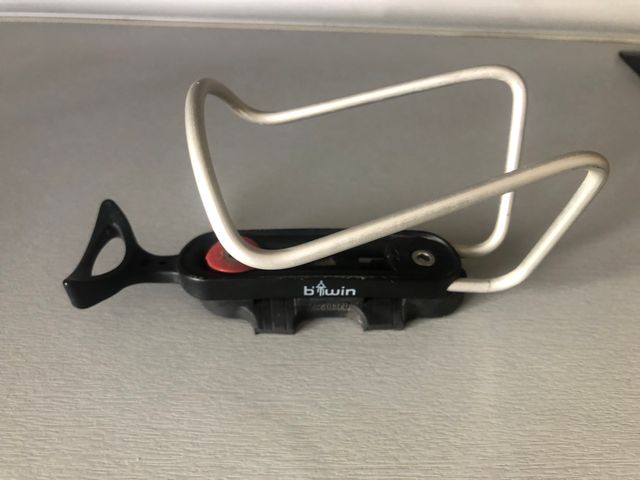 Porta bidones bicicleta con soporte para fijación